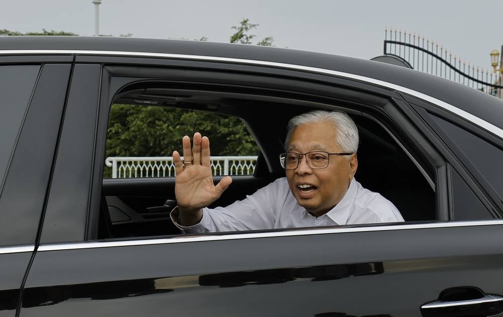 Ismail Sabri leaving the Perdana Putra building this evening after announcing the dissolution of Parliament. (Photo by BERNAMA)