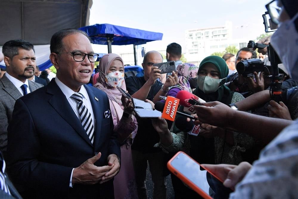 Pahang Menteri Besar Datuk Seri Wan Rosdy Wan Ismail - BERNAMA