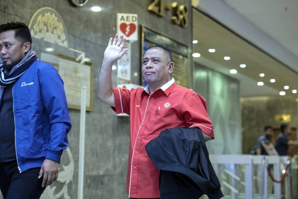 Perak Menteri Besar Datuk Seri Saarani Mohamad will seek the Sultan of Perak Sultan Nazrin Shah's consent to dissolve the State Assembly. - Photo: BERNAMA