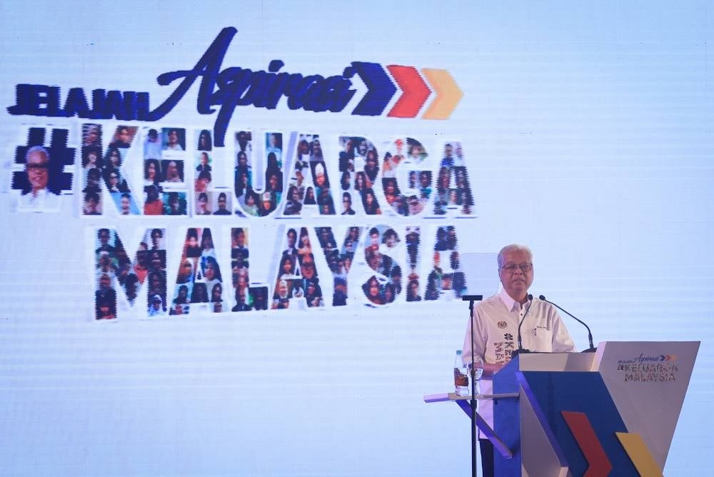 Prime Minister Datuk Seri Ismail Sabri Yaakob delivering his speech during the launching the Melaka edition of the Keluarga Malaysia Aspirations (AKM) Tour at the Melaka International Trade Centre in Ayer Keroh today. - BERNAMA