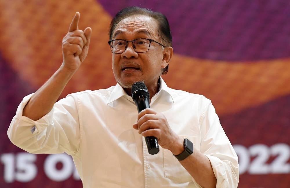 Anwar during the PH Women’s Iltizam and Election Machinery for GE15 at Dewan Raja Muda Musa here today.