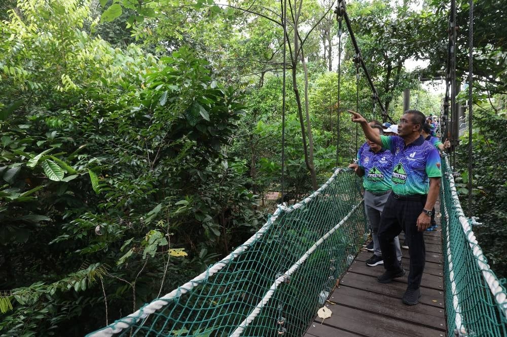 Caretaker Energy and Natural Resources Minister at the Forestry 121 Peaks closing ceremony in conjunction with the Peninsular Malaysia Forestry Department’s 121st Anniversary celebration at Dataran Batai, Taman Eko Rima today. - Photo: BERNAMA