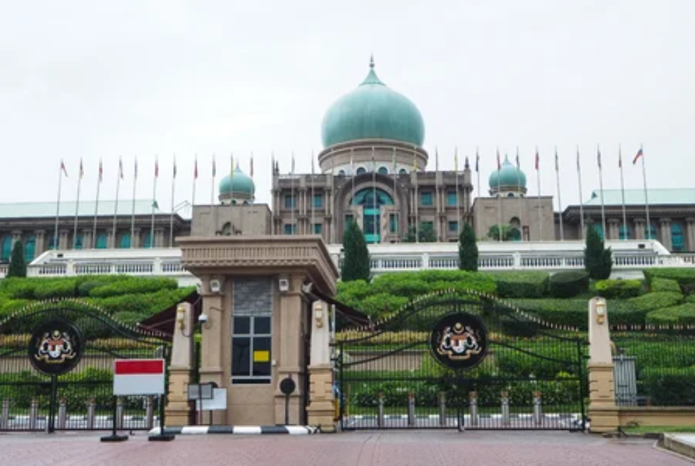 Political analysts Oh Ei Sun and Azmi Hassan speculates if Prime Minister Ismail Sabri Yaakob will be presented as the next Prime Minister if BN wins the 15th General Election (GE15).