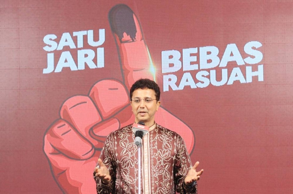 Core Member of Rasuah Busters, Anas Zubedy delivered a speech at the launch and press conference of #Satu Jari Bebas Rasuah held at the Karangkraf Complex. Photo by Rosli Talib 