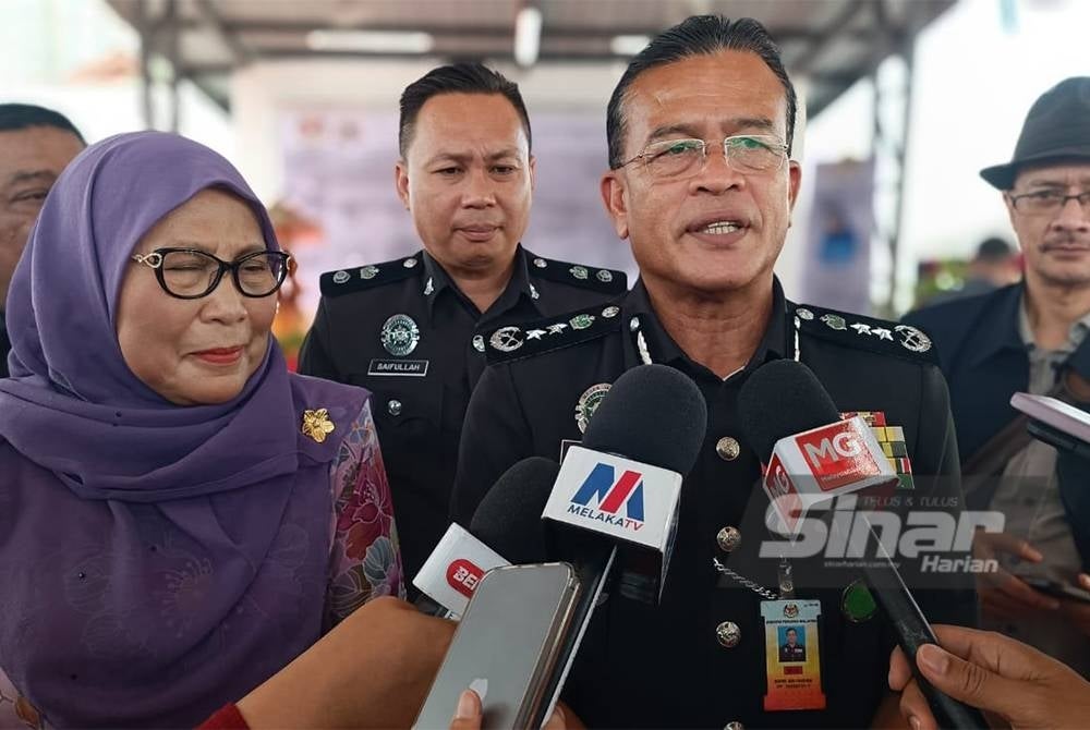 Supri when met by reporters after the 'Menjangkau Abad Dinding Penjara' exhibition opening at the Bandar Hilir Prison Museum.