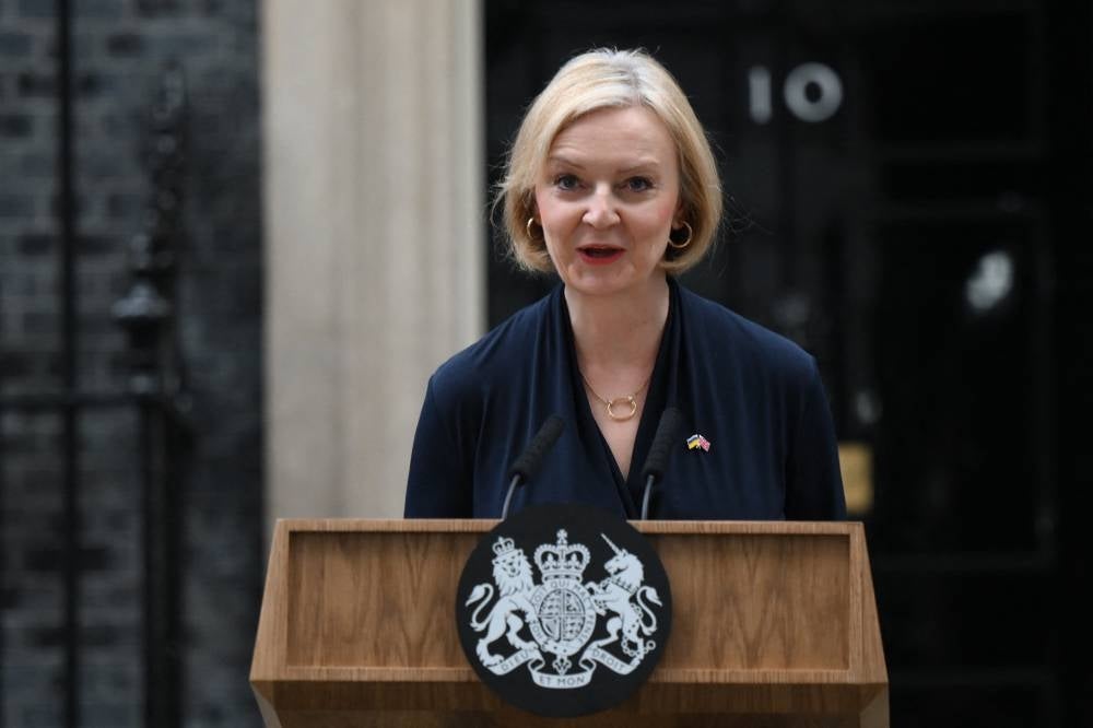 Britain's Prime Minister Liz Truss delivers a speech outside of 10 Downing Street in central London on Oct 20, 2022 to announce her resignation. - (Photo by DANIEL LEAL / AFP)
