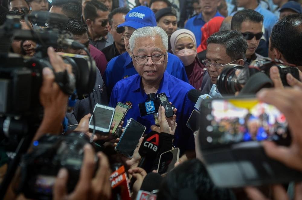 Datuk Seri Ismail Sabri Yaakob at the Mega Festival for Hawkers, Traders and Small Entrepreneurs at Dataran Merdeka, today. - BERNAMA
