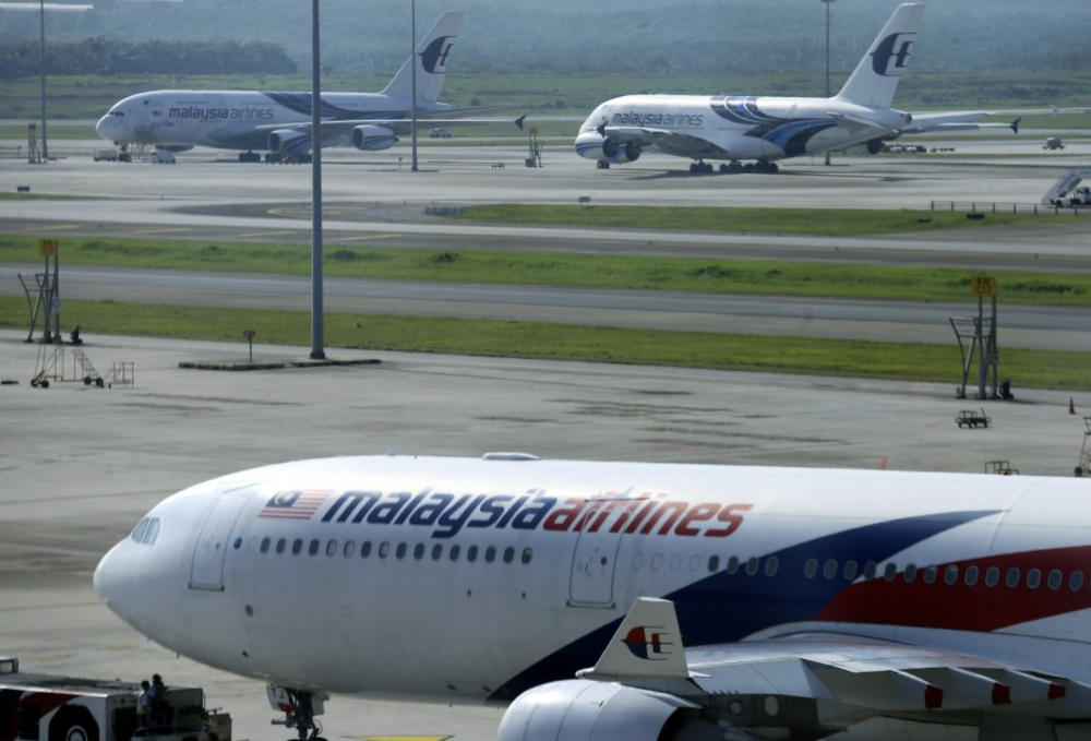 Through its “Jom Balik Mengundi” campaign, Malaysia Airlines is offering 20 per cent discount on fares to several destinations to facilitate voter movement. - Photo: BERNAMA