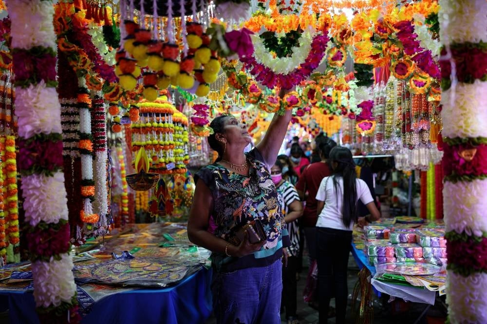 Visitors of Little India in Ipoh preparing for Deepavali celebration. Photo: BERNAMA
