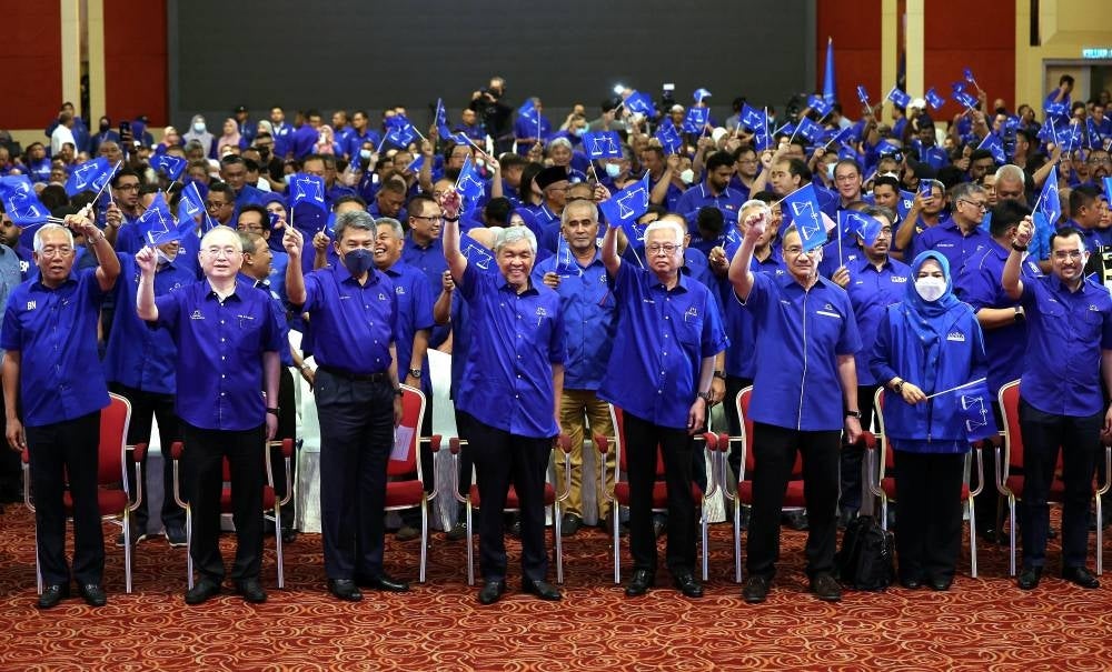 BN leaders after GE15 candidates announcement tonight. (Photo by BERNAMA) 