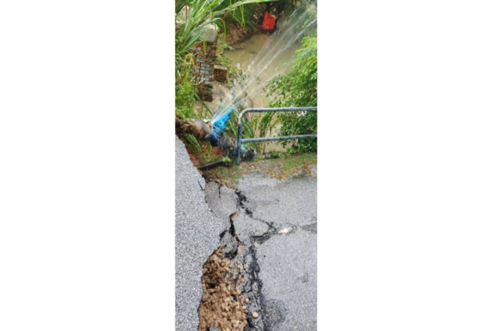 The collapsed bridge in Bukit Setongkol Perdana, Bukit Setongkol - Pahang JBPM