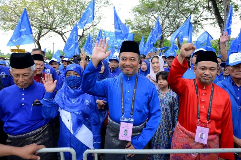 Isham (middle) with BN supporters at Seksyen 19 nomination centre, Shah Alam FILEPIX