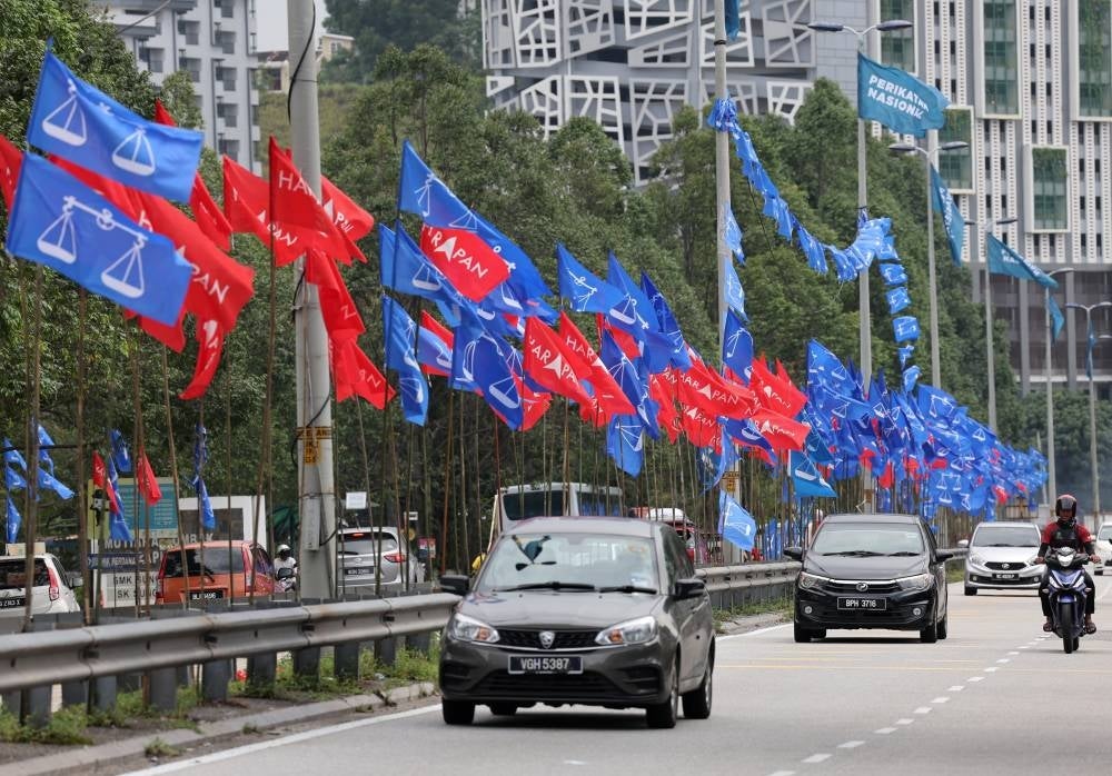 The nomination of candidates for GE15 which began simultaneously at 222 nomination centres across the country at 9am today was completed as the centres closed at 10am. - Bernama pic 