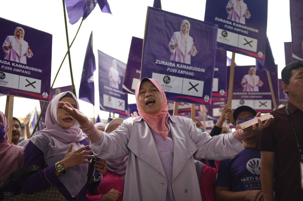 Zuraida said the response from voters through her face-to-face campaigning and ceramah had been positive. - Bernama Photo