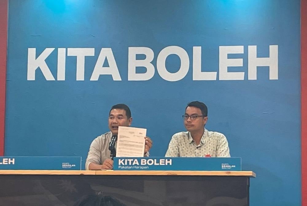 PKR deputy president Rafizi Ramli (left) and Lee Chean Chung during a press conference at the PKR headquarters.