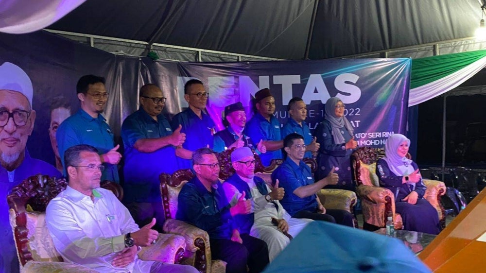 Hadi Awang (seated centre), with Azmin and Rina (seated right), while Dr Ahmad Yunus (second from left) during the Pentas Perikatan Nasional Kuala Langat, Banting. (Photo by Anas Iqbal Ahmad)