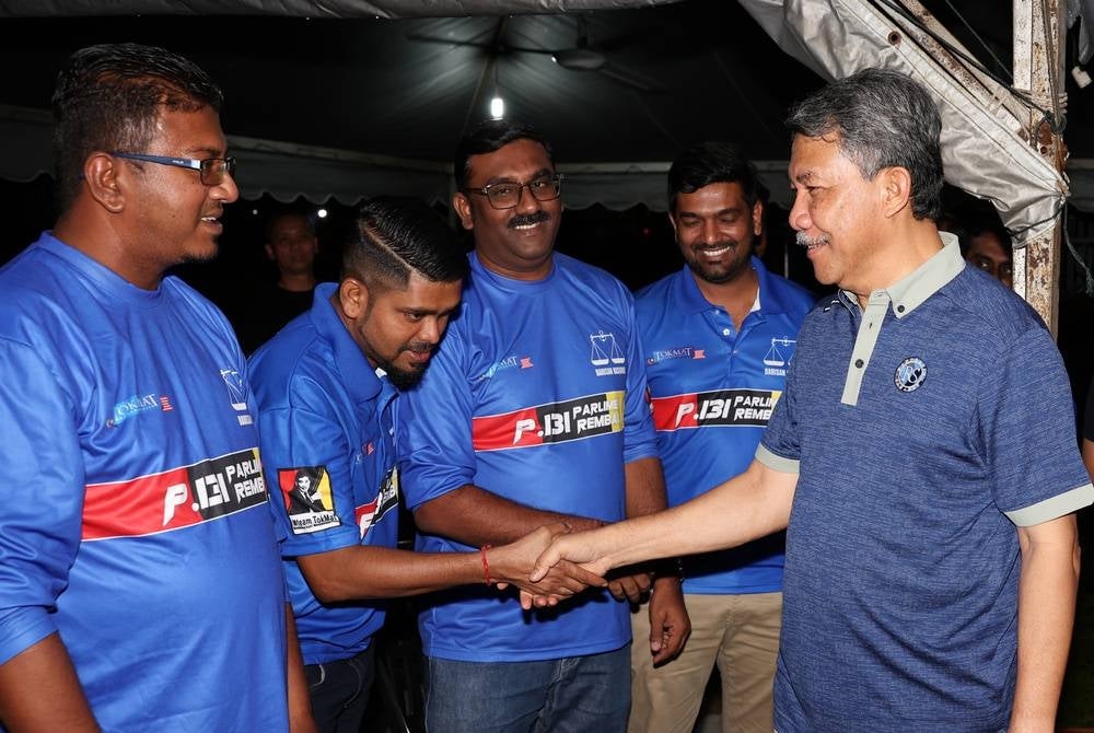BN deputy chairman Datuk Seri Mohamad Hasan (right) - BERNAMA