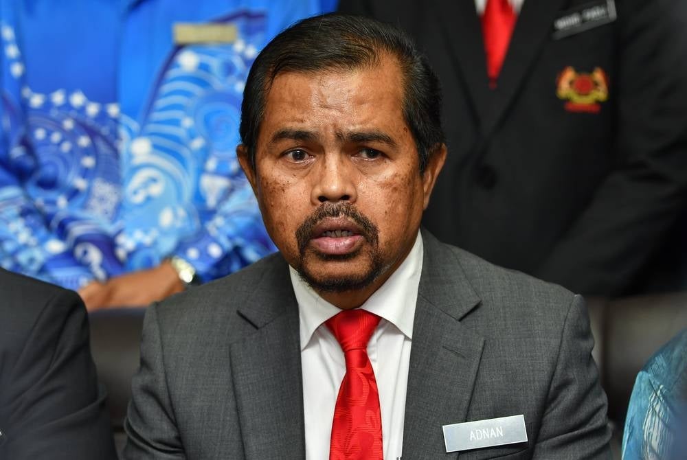Cuepacs president Datuk Adnan Mat - Foto Bernama