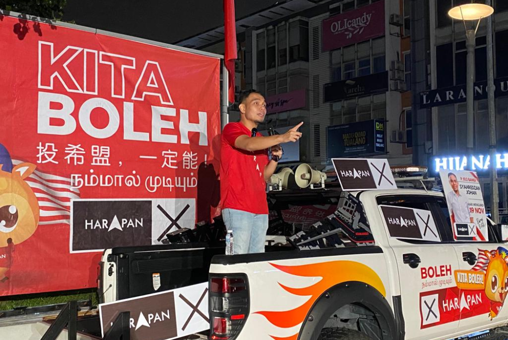 Bangi DAP candidate Syahredzan Johan during his speech at Pakatan Harapan (PH) campaign speech in Bangi tonight. 
