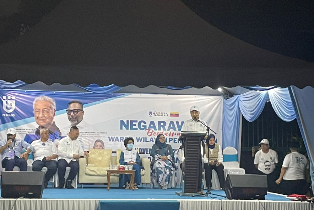 Gerakan Tanah Air (GTA) chairman Tun Dr Mahathir Mohamad speaking during his campaign speech here, today.