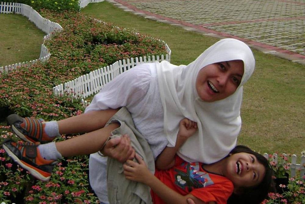 Muhammad Muhriz carried by his mother Mastura Mustafa represented the woman&amp;amp;amp;amp;#039;s only child.
