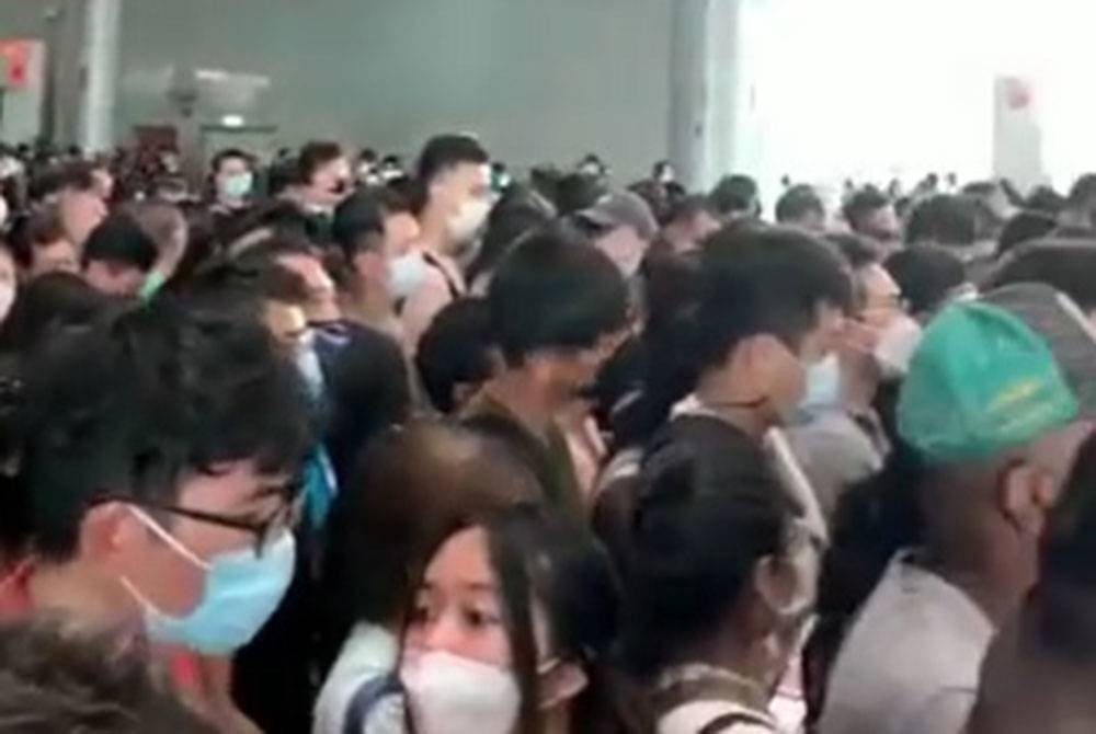 Screenshot of the viral video on the congestion at CIQ, Johor Bahru.
