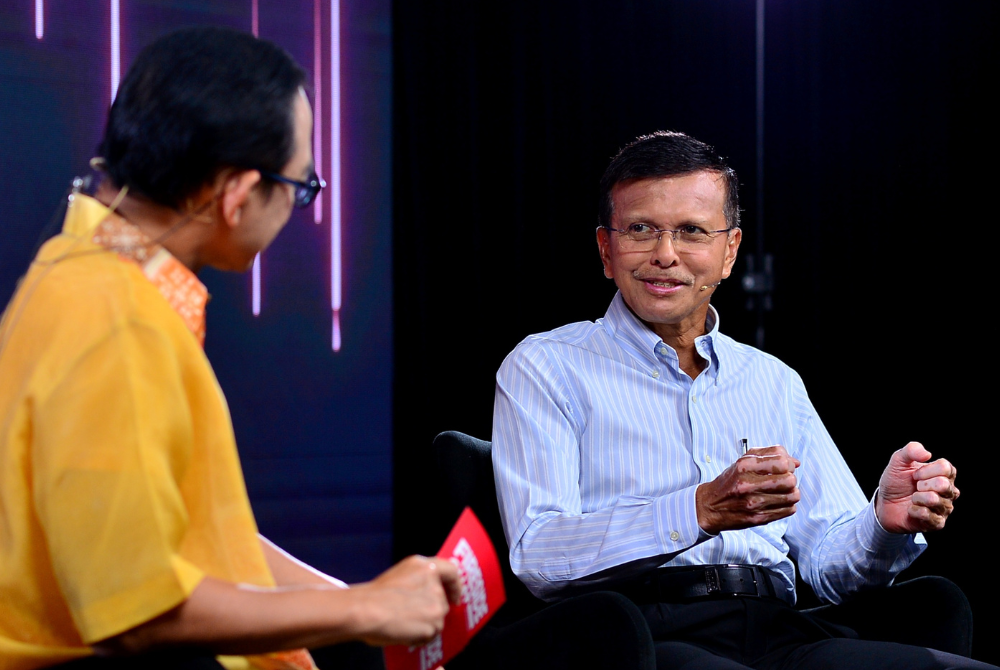 Former Umno Lembah Pantai division chief Datuk Seri Raja Nong Chik Raja Zainal Abidin as the panelist in Sinar Daily's Fireside Chat live programme.