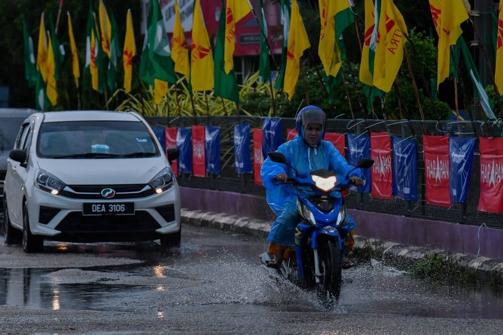 The notice was issued to allow all residents, especially in high-risk areas, to be aware of any possibility of flash floods during the period. - Bernama Photo