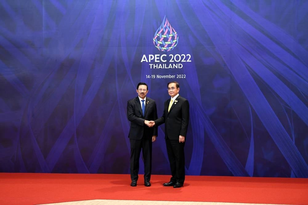 Prayuth Chan o-cha welcoming Mohd Zuki Ali who is in his capacity as the Special Representative of the Prime Minister at the Queen Sirikit National Convention Centre in Bangkok. - Bernama Photo