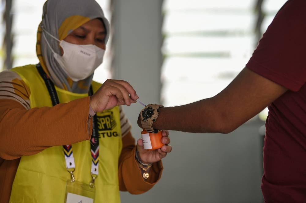 The results of the contests for 220 of the 222 parliamentary seats and 116 of the 117 state seats will be announced tonight as and when they are declared. - Bernama Photo