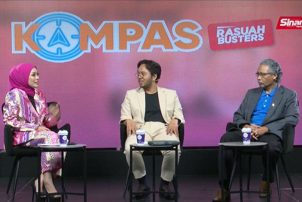 Azmi (right) during the Kompas Rasuah Busters programme which was broadcast live on all Sinar Harian digital platforms on Wednesday.
