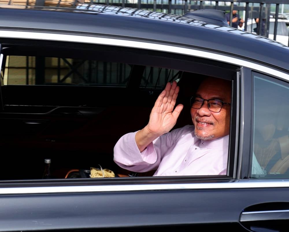 Prime Minister Datuk Seri Anwar Ibrahim's unity government needs firm support of other parties to succeed. - BERNAMA