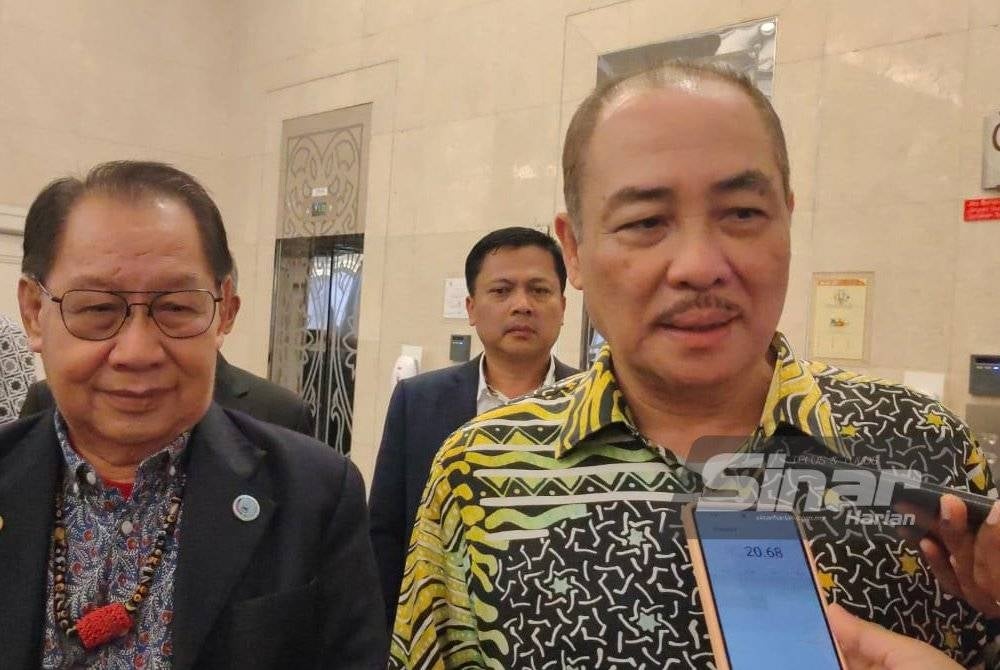 Hajiji (right) when met by reporters after his meeting with the Prime Minister.
