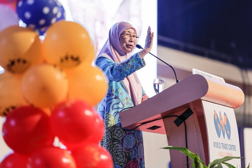 Datuk Seri Dr Wan Azizah Wan Ismail delivering a speech during National Children's Day Celebration 2022 to honour children and their rights in line with the Convention on the Rights of the Child today. - BERNAMA