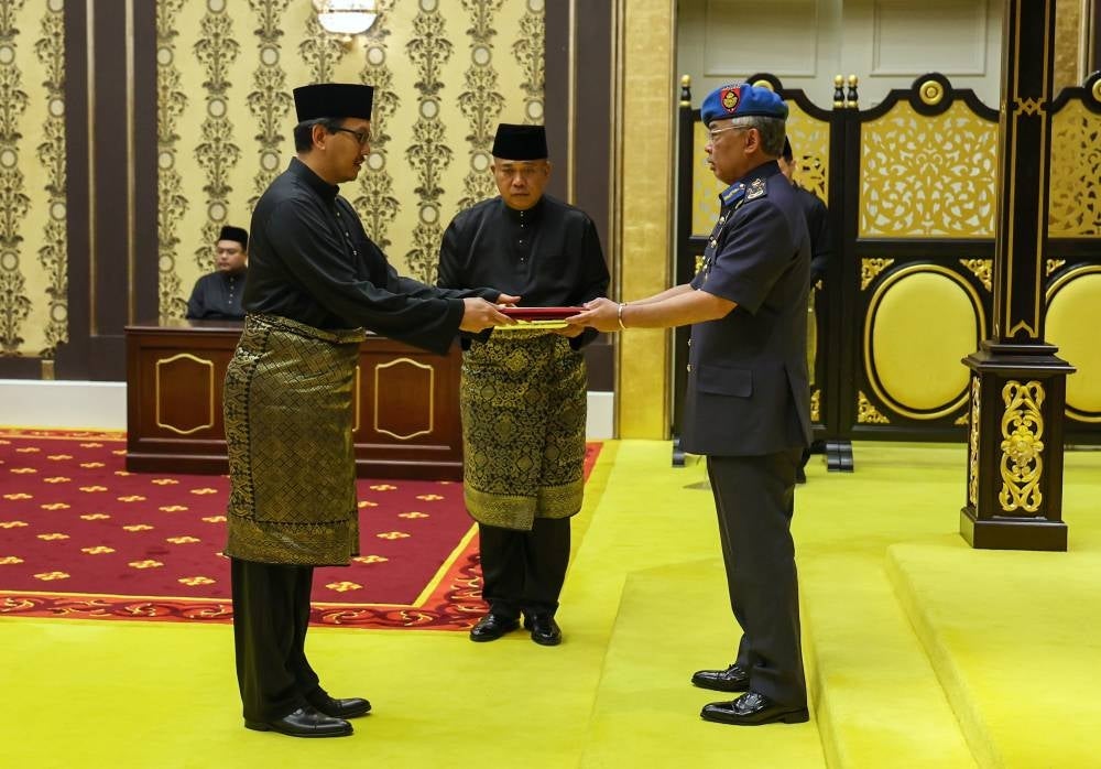 His Majesty presents the instruments of appointment to Malaysian envoy to Senegal Zainal Izran Zahari at the Istana Negara today. Photo - BERNAMA