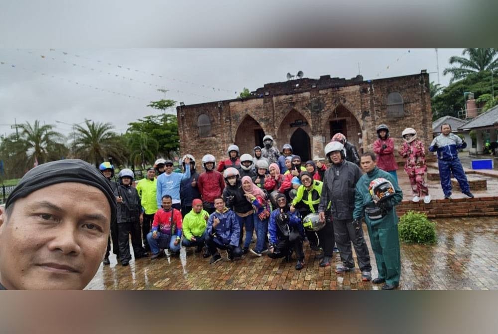 Rohaimi with the Gaus Biker convoy group in Thailand.