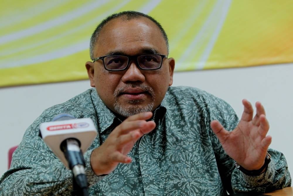 The Speaker of the Perak State Assembly, Datuk Mohammad Zahir Abdul Khalid at a press conference in conjunction with the First Meeting, First Year, of the 15th Perak State Legislative Assembly (DUN) at the Perak Darul Ridzuan Building today - BERNAMA 