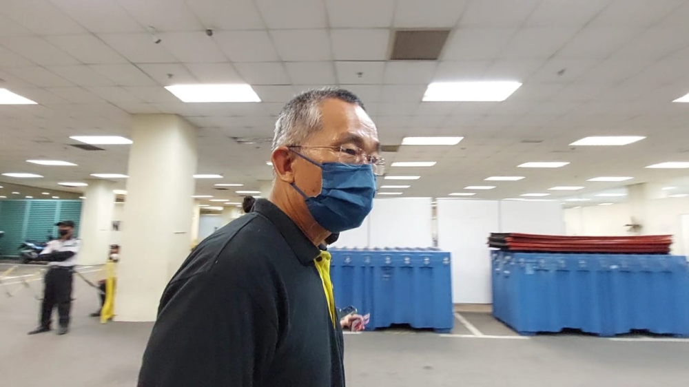 Choong when talking to the media tonight at Sungai Buloh hospital. (Picture by Mukhriz Mat Husin)