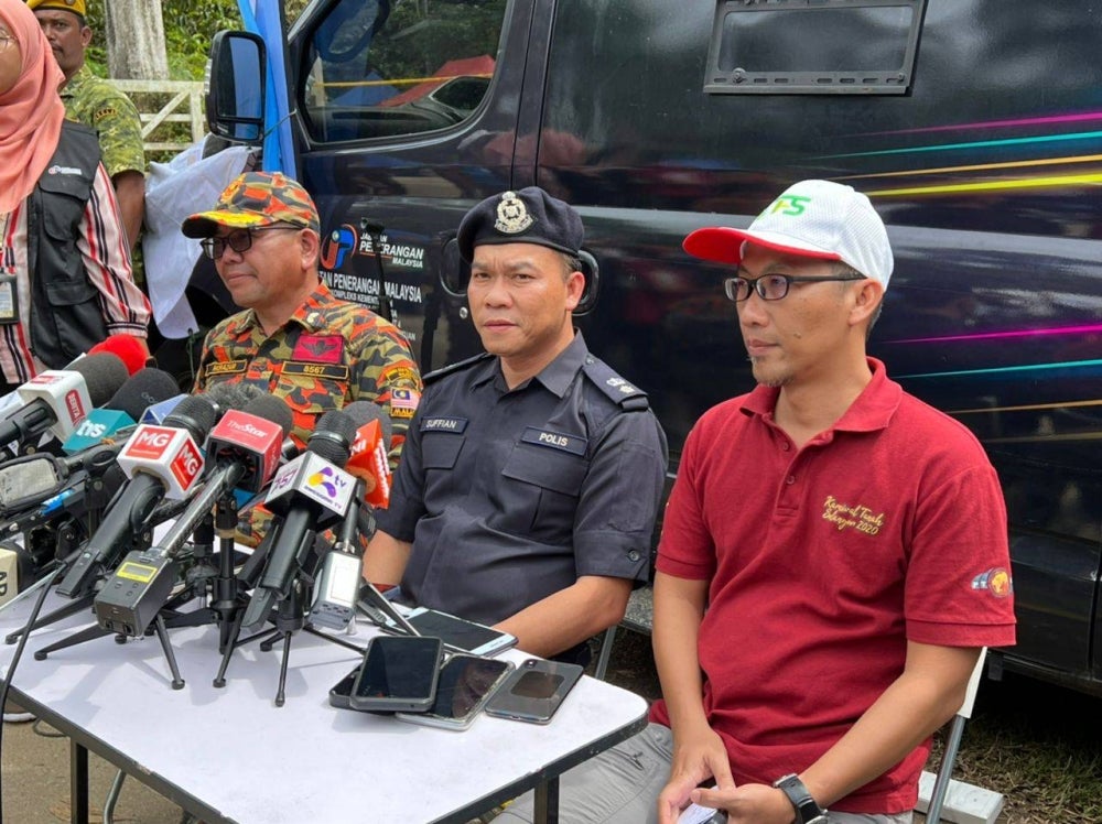  Hulu Selangor OCPD Supt Suffian Abdullah at press conference on landslide updates