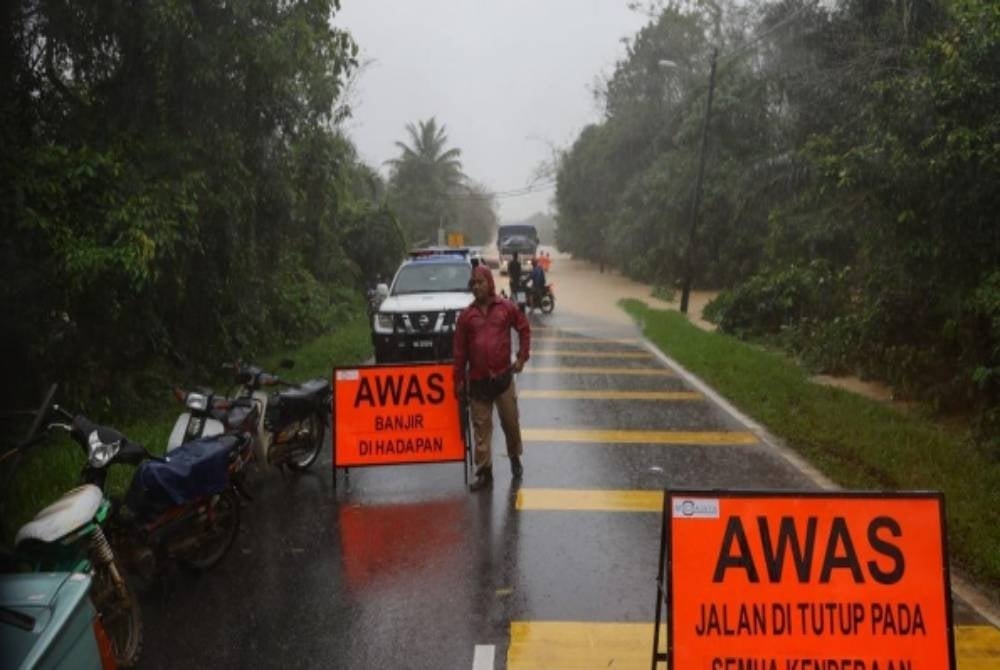 Terengganu police in a statement today said the affected roads are Jalan Kuala Terengganu - Kota Bharu (near Petronas Permaisuri in Kampung Balik Bukit); Jalan Kuala Terengganu-Kota Bharu (at Guntong traffic lights); and Jalan Guntong-Kampung Saujana (in Kampung Guntong Dalam) - BERNAMA