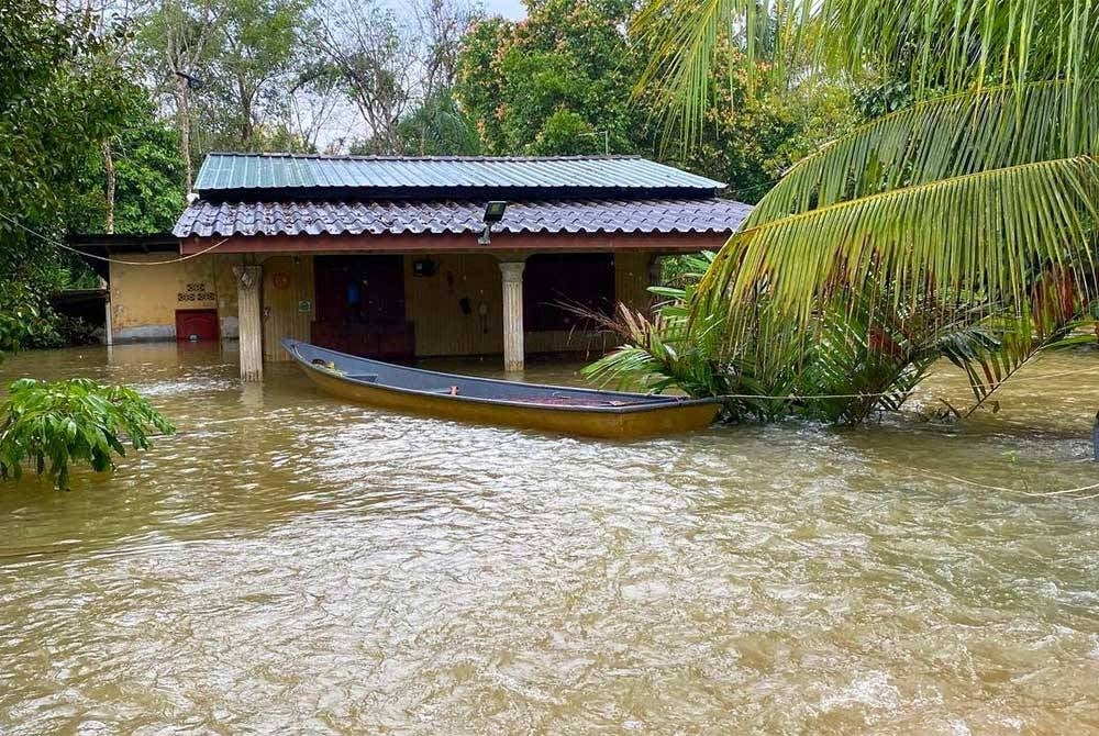 Condition of a house affected by floods in Kampung Tersang, Rantau Panjang.