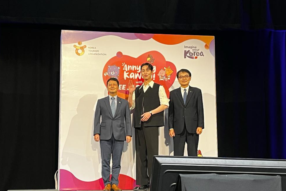 Lee Jae Wook (centre) at the press conference of his appointment as the Korea Tourism Organisation ambassador 