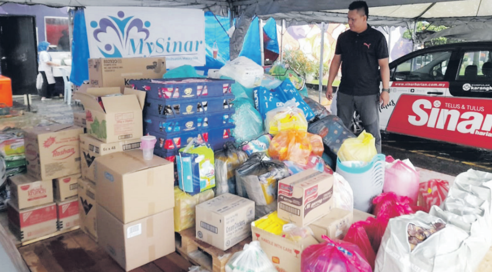 Some of the items successfully collected by MySinar for the flood victims in the East Coast.