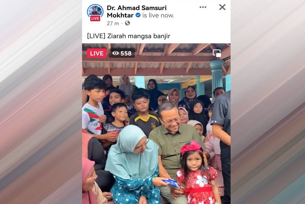 A screenshot of a live video on Samsuri's official Facebook showed he visited the flood victims at SK Binjai, Kemaman on Friday.