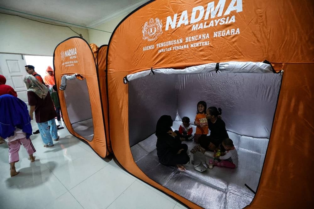 In Selangor two PPS have been opened in Petaling and Kuala Selangor districts, housing 57 people from 18 families, while in Sarawak three PPS have been opened in Bau and Kuching districts, sheltering 104 people from 28 families. Photo by Bernama.