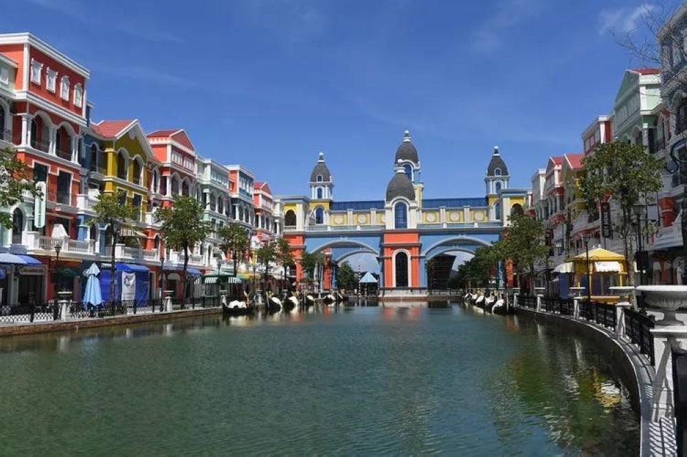 GDP per capita was estimated at Vietnamese dong (VND) 95.6 million (US$4,110), up US$393 from 2021 while labour productivity was at VND 188.1 million (US$8,083)/labourer, marking a year-on-year rise of US$622 year on year.- Nhacnguyen/Getty images