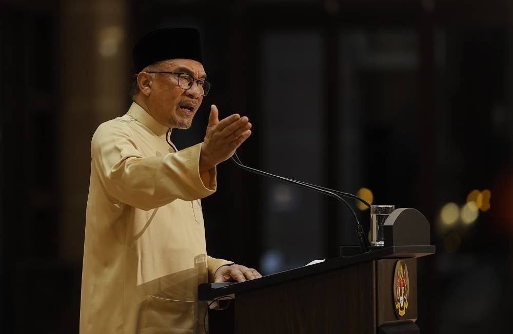 The government will strengthen efforts to boost foreign investor confidence by guaranteeing good governance and a corrupt-free Malaysia - Bernama Photo