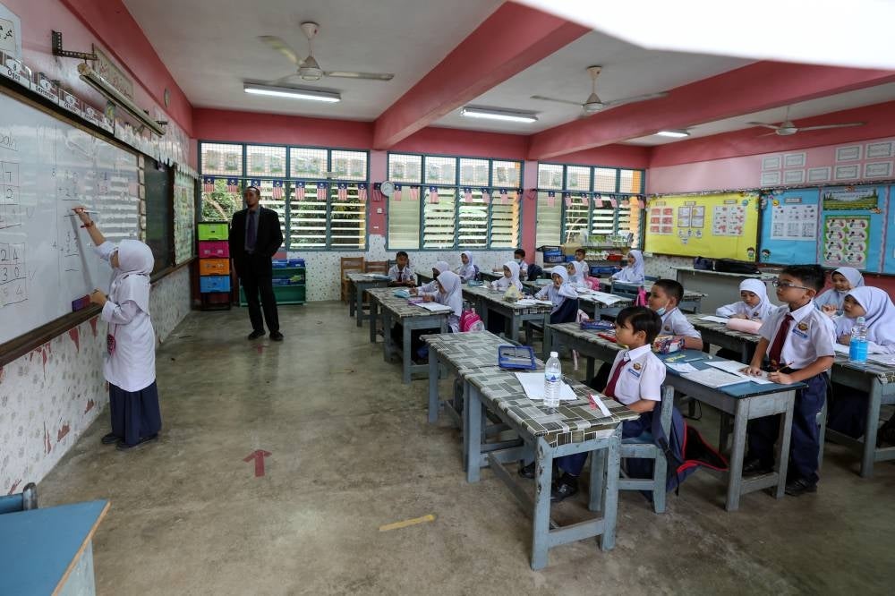 School session in Sekolah Kebangsaan Pulau Rusa runs as usual today after schools were closed due to the floods. - BERNAMA