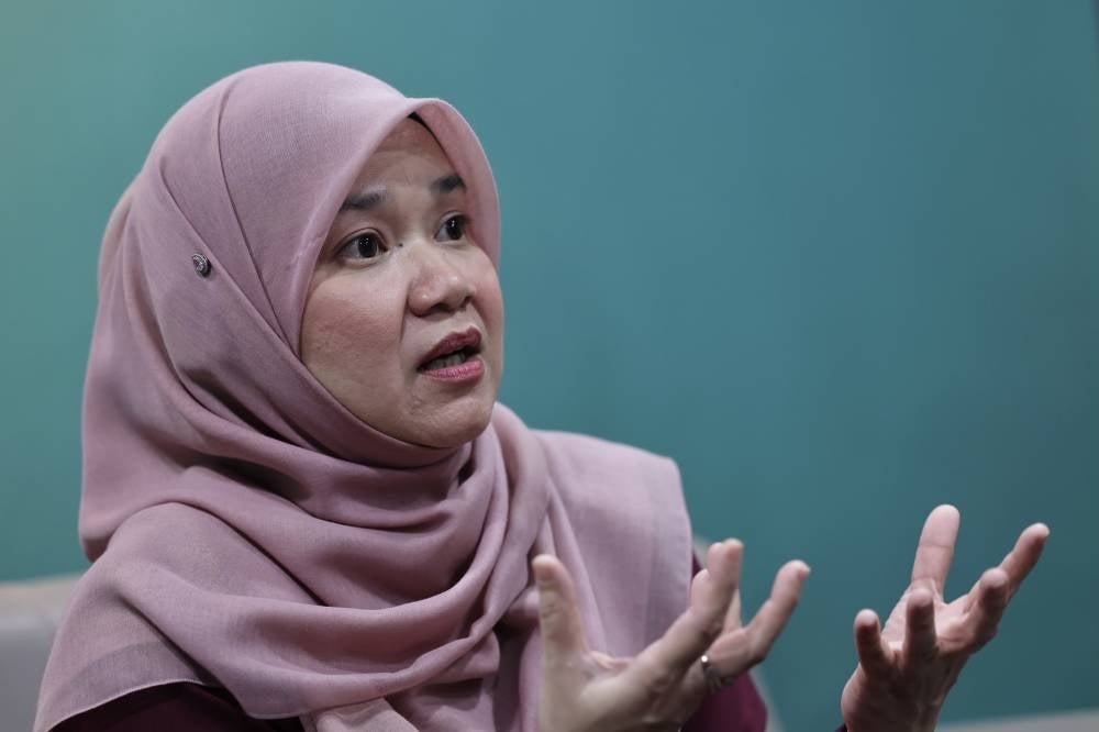 Education Minister Fadhlina Sidek said the ministry will continue to monitor and provide intervention for pupils who are at risk of dropping out so that they continue to stay in school until they complete Form Five. - BERNAMA