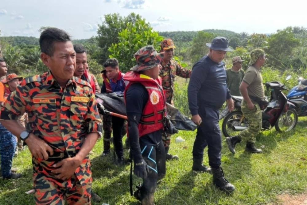 Pahang Fire and Rescue Department public relations officer Zulfadli Zakaria said the body of Muhammad Firdaus Yuseri, 16, was recovered at 3.55 pm today in about three-metre deep waters - Pahang Fire and Rescue Department